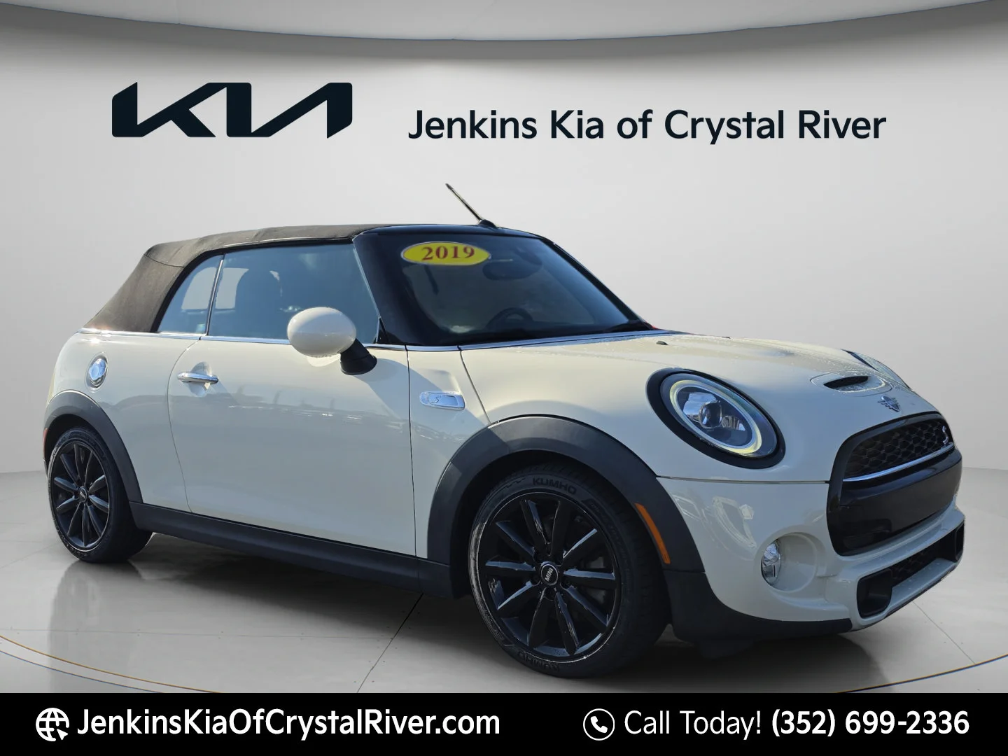 Used 2019 Pepper White MINI Cooper S image 2
