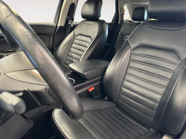 Used 2015  Ford SEL image 9