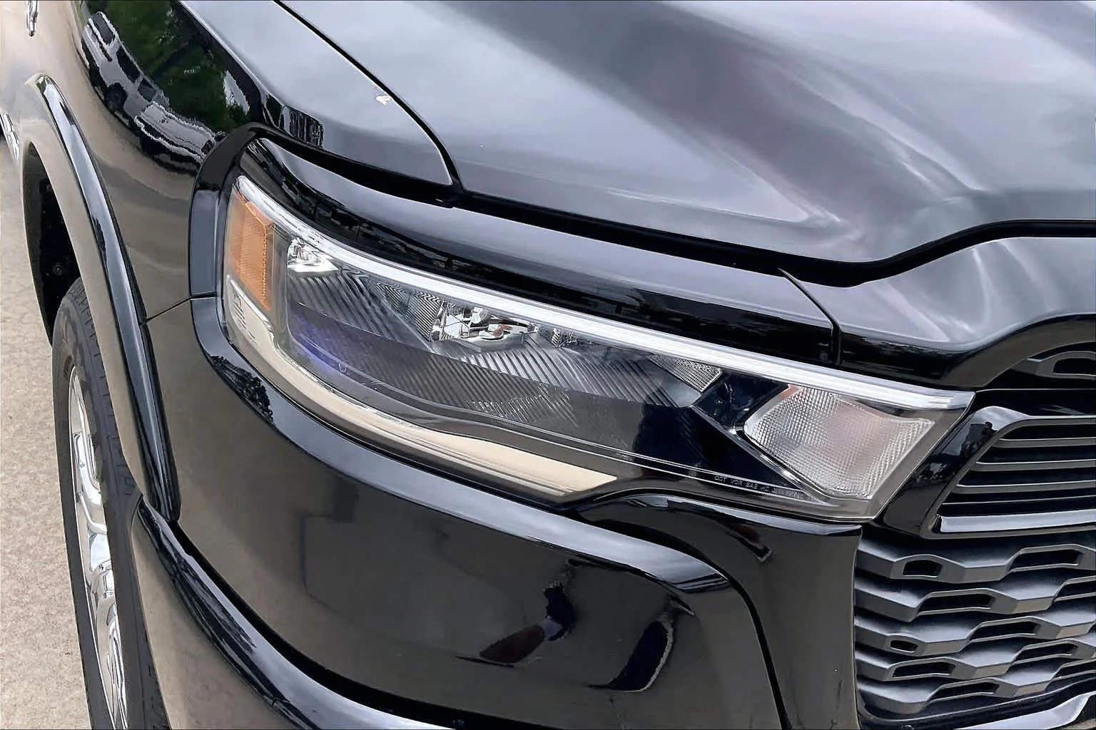 New 2026 Diamond Black Crystal Pearl-Coat Exterior Paint RAM Big Horn image 13