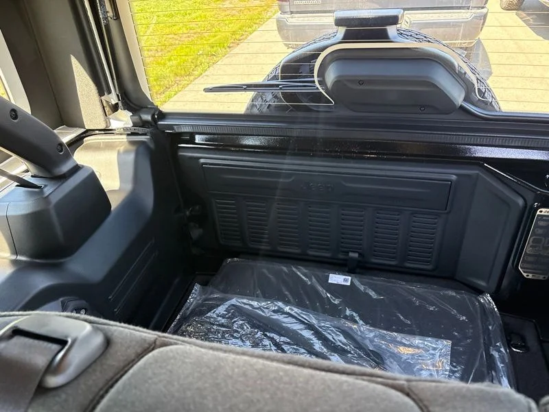 New 2026 Black Clear-Coat Exterior Paint Jeep 85th Anniversary Edition image 14