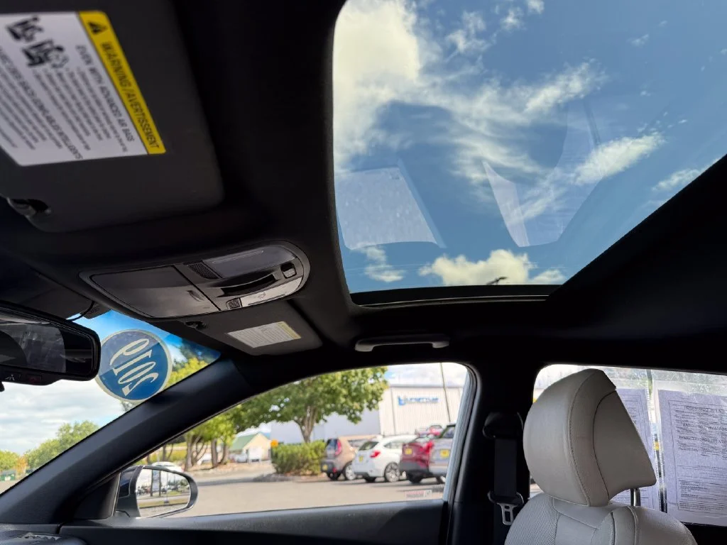 Used 2019 Chalk White w/Black Roof Hyundai Turbo Ultimate image 16