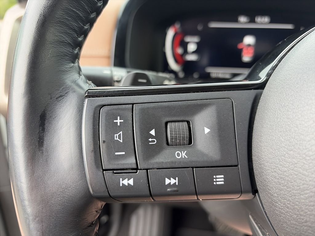 Used 2023 White Nissan Platinum image 20