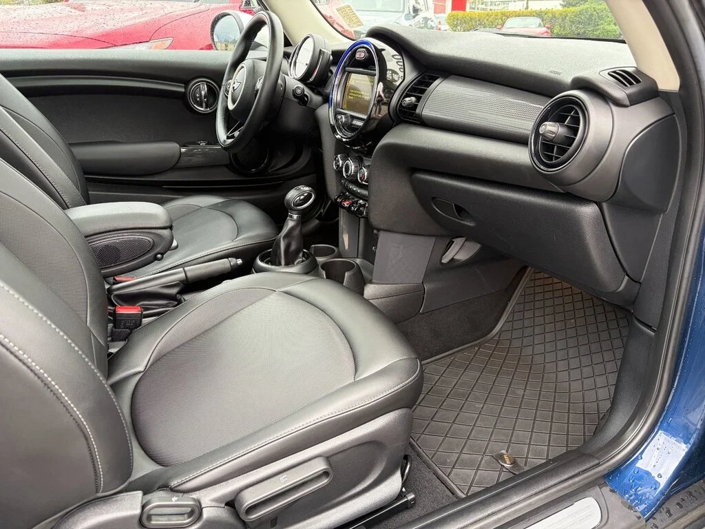 Used 2018  MINI 3 Door Great price,Fun to drive,Financing availa image 17