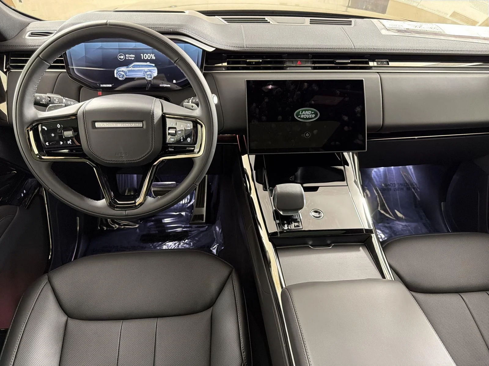 New 2026 Santorini Black Land Rover Dynamic SE image 10