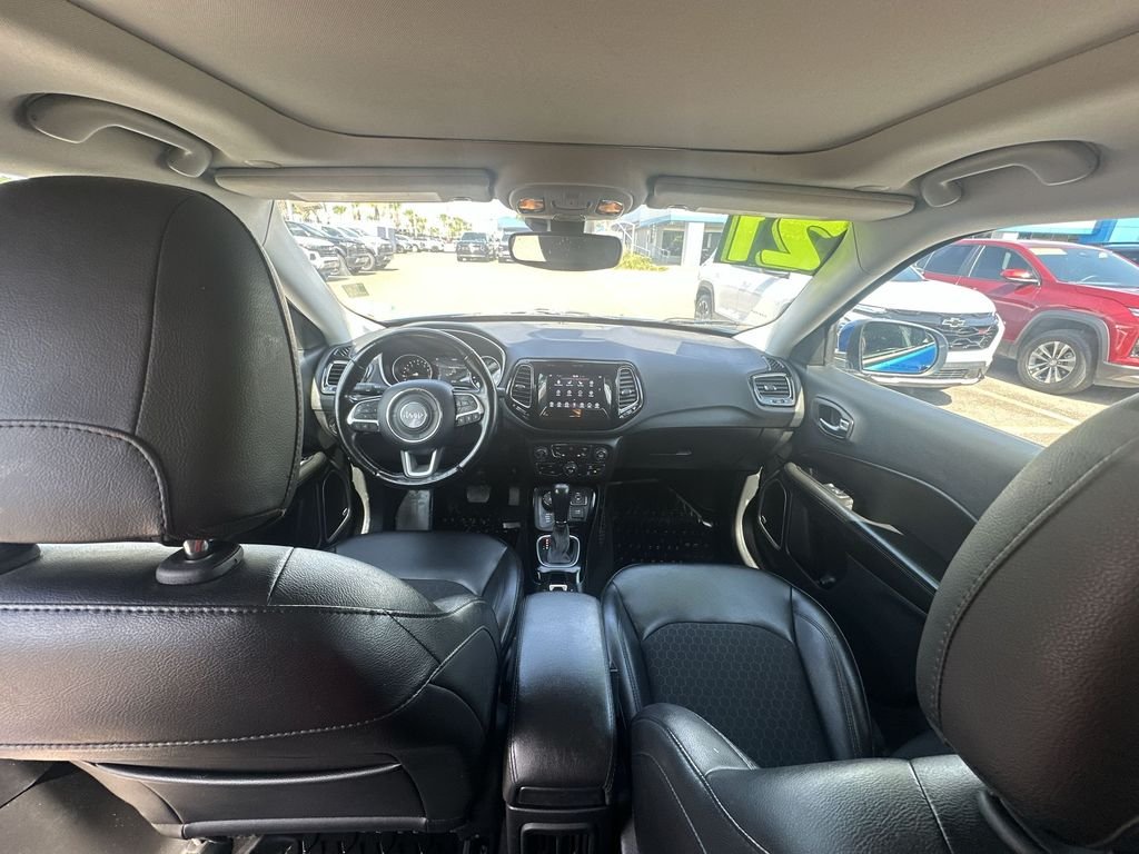 Used 2021  Jeep Altitude image 18