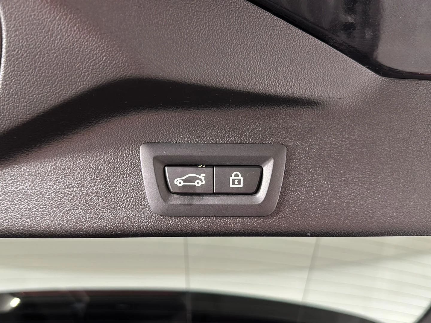Used 2022 Black Sapphire Metallic BMW M50i image 30