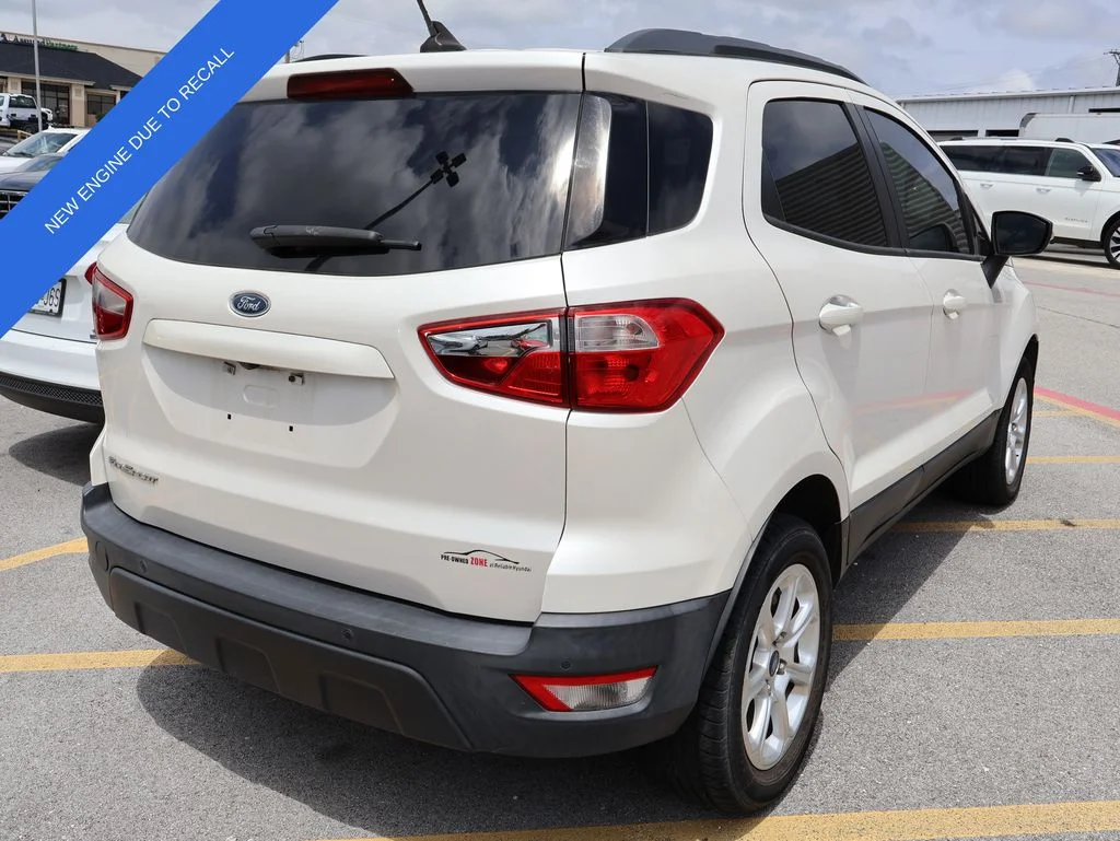 Used 2018 White Platinum Clearcoat Metallic Ford SE image 18