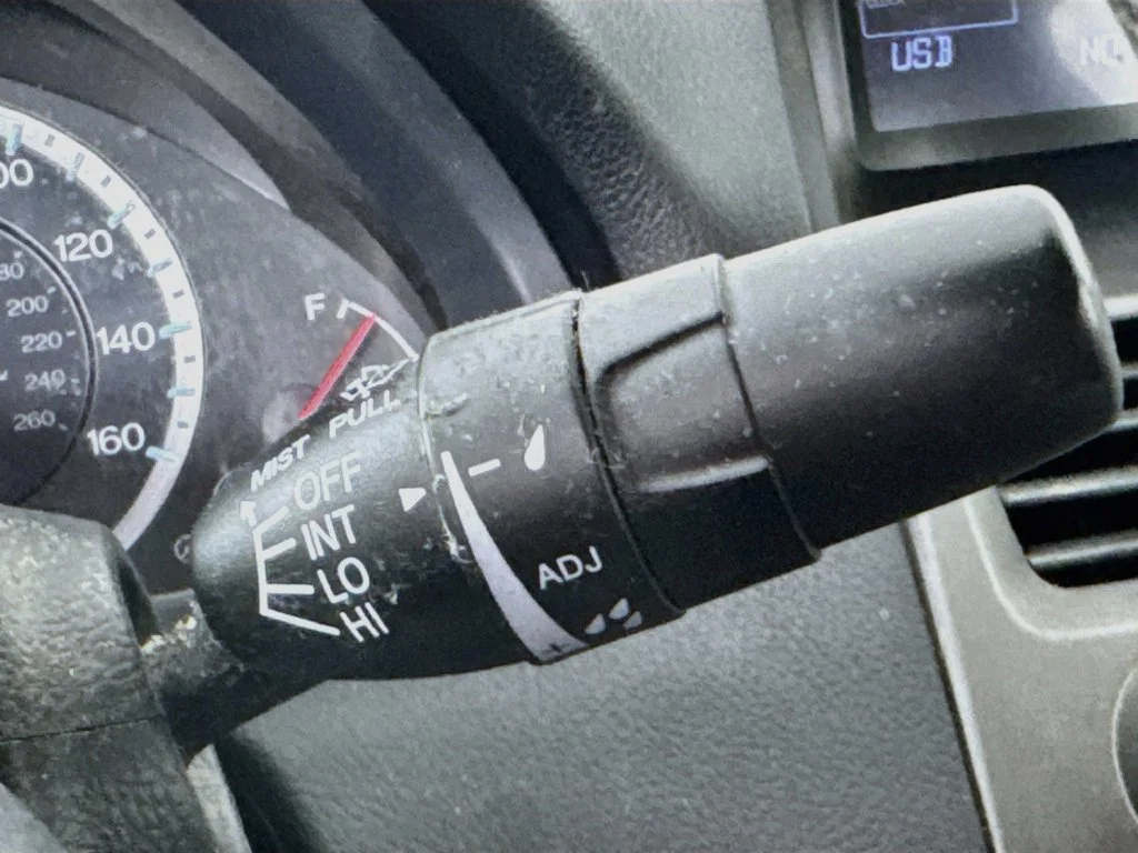 Used 2012 Alabaster Silver Metallic Honda LX image 14