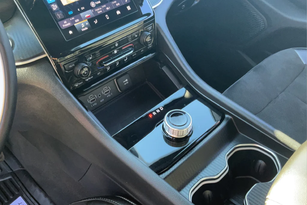 Used 2023 White Jeep Altitude image 24