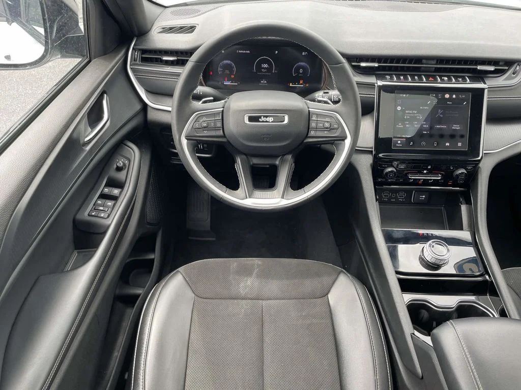 Used 2023 White Jeep Altitude image 22
