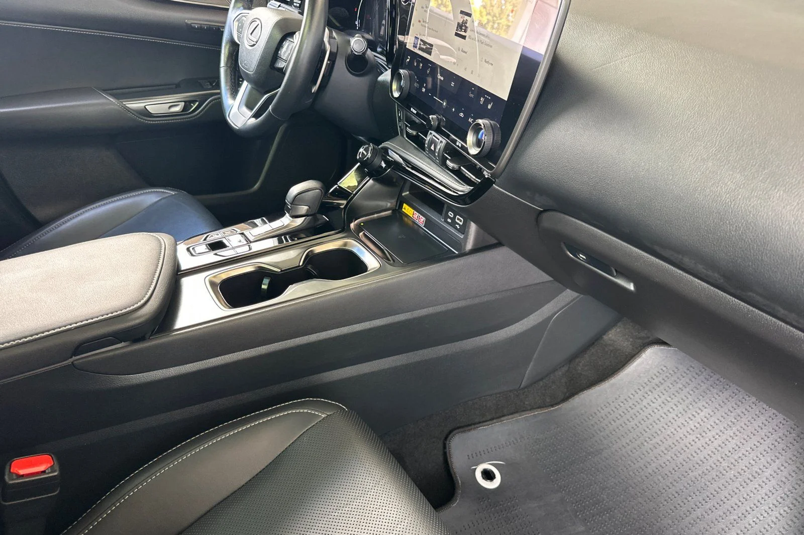 Certified Used 2025 SONIC TITANIUM Lexus 450h+ Luxury image 13