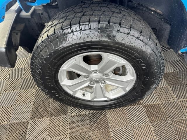Used 2017 Blue Jeep Unlimited Sahara image 31
