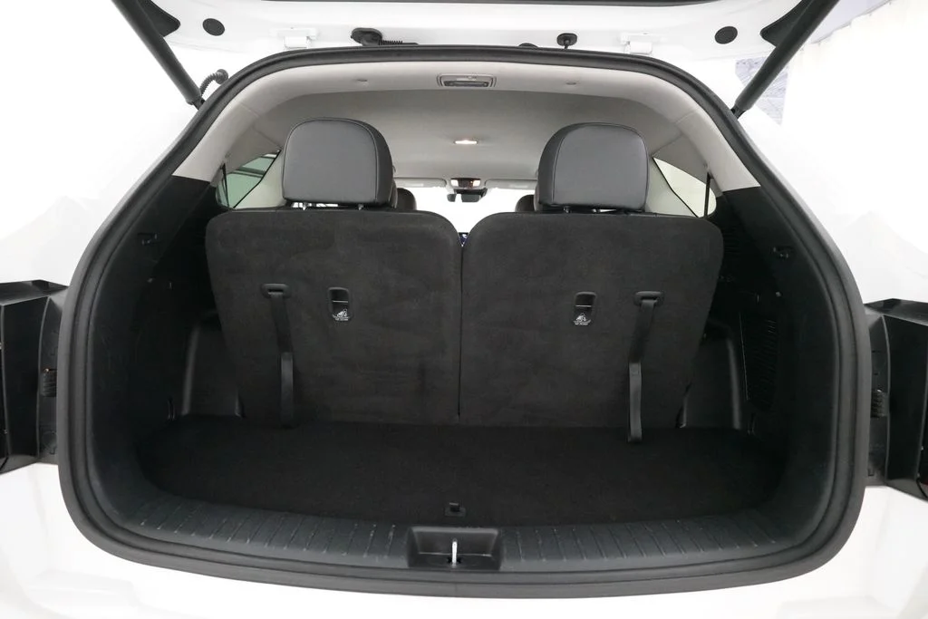 Used 2023 White Kia EX image 10
