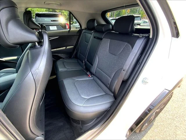 Used 2023 White Kia SX image 23