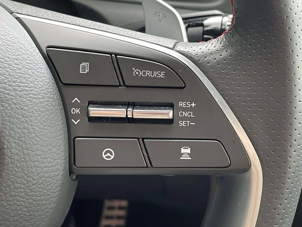 Used 2023 Silver Hyundai SEL Plus image 21