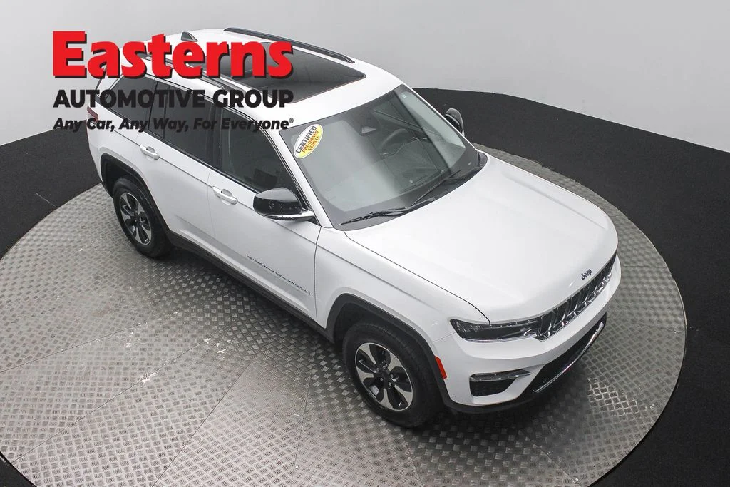 Used 2022 White Jeep 4xe image 3