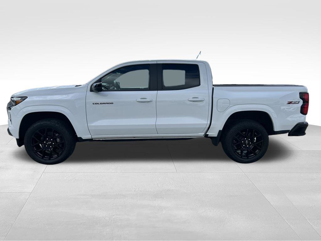 Used 2024 White Chevrolet Z71 image 2