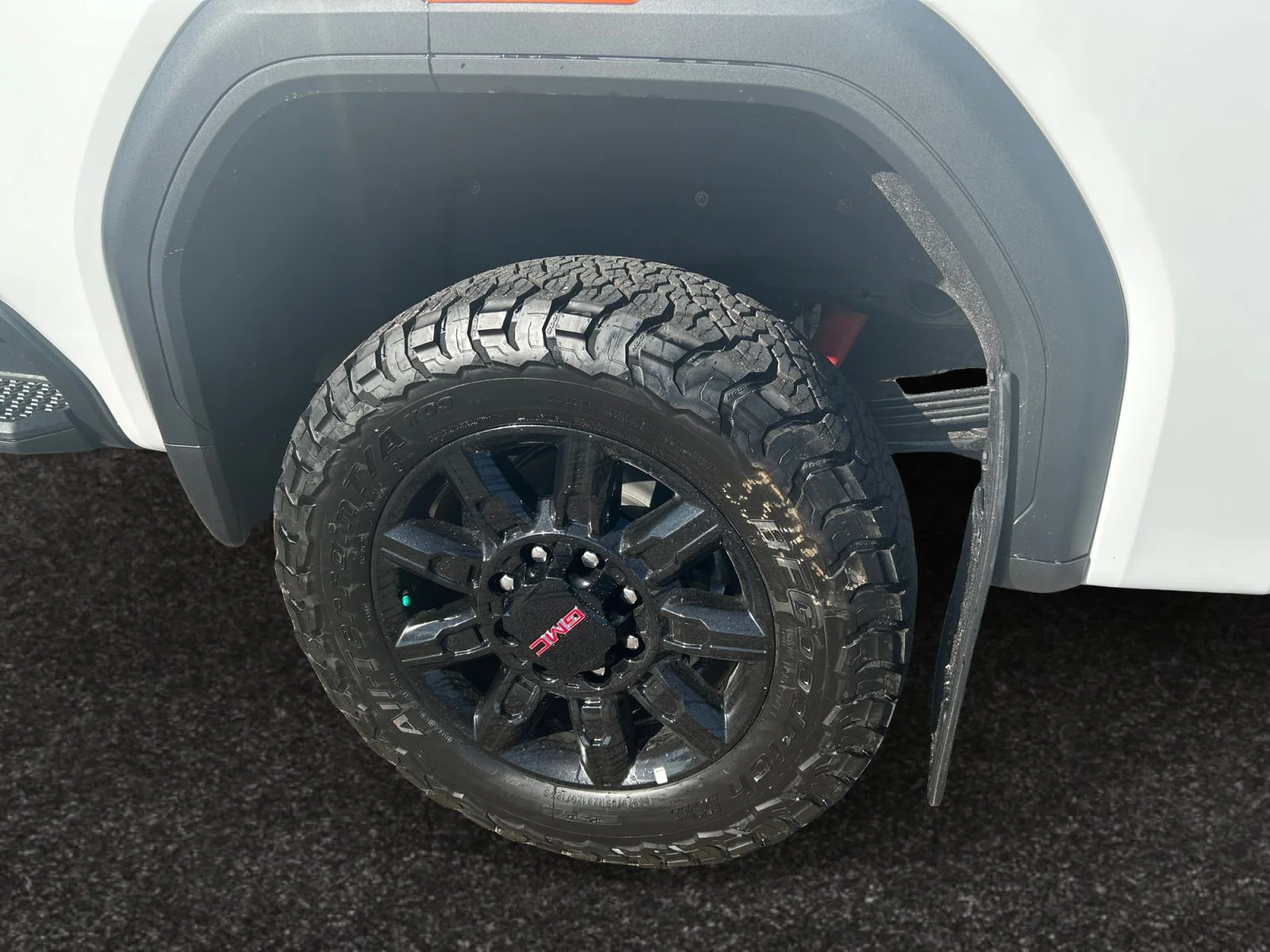 New 2026 Summit White GMC AT4 image 9