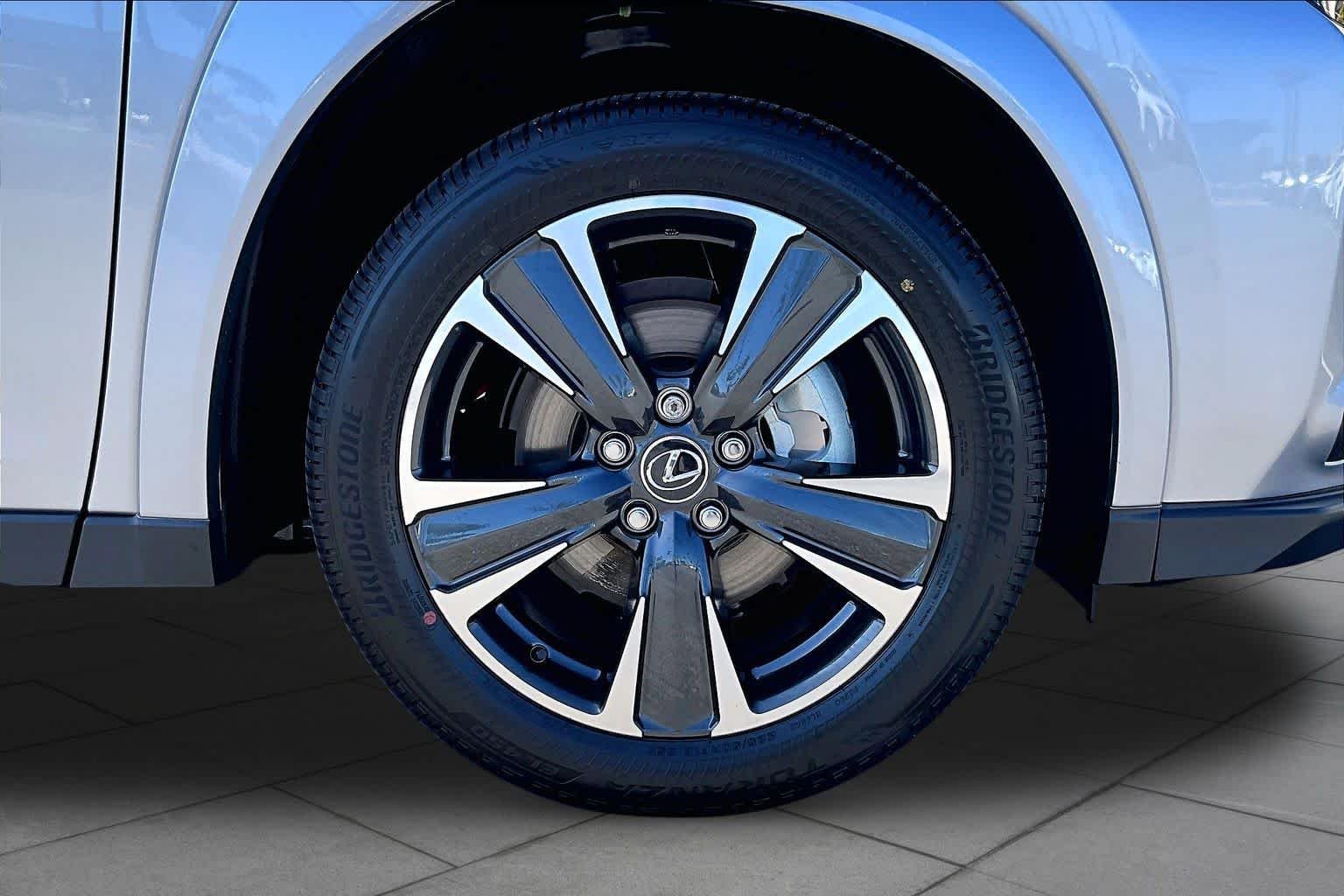 New 2026 Iridium Lexus PREMIUM AWD image 9