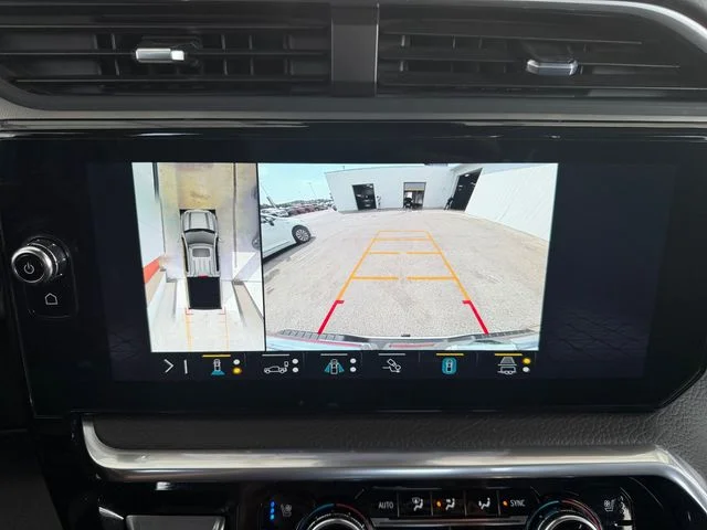 Used 2023 White GMC Denali image 27