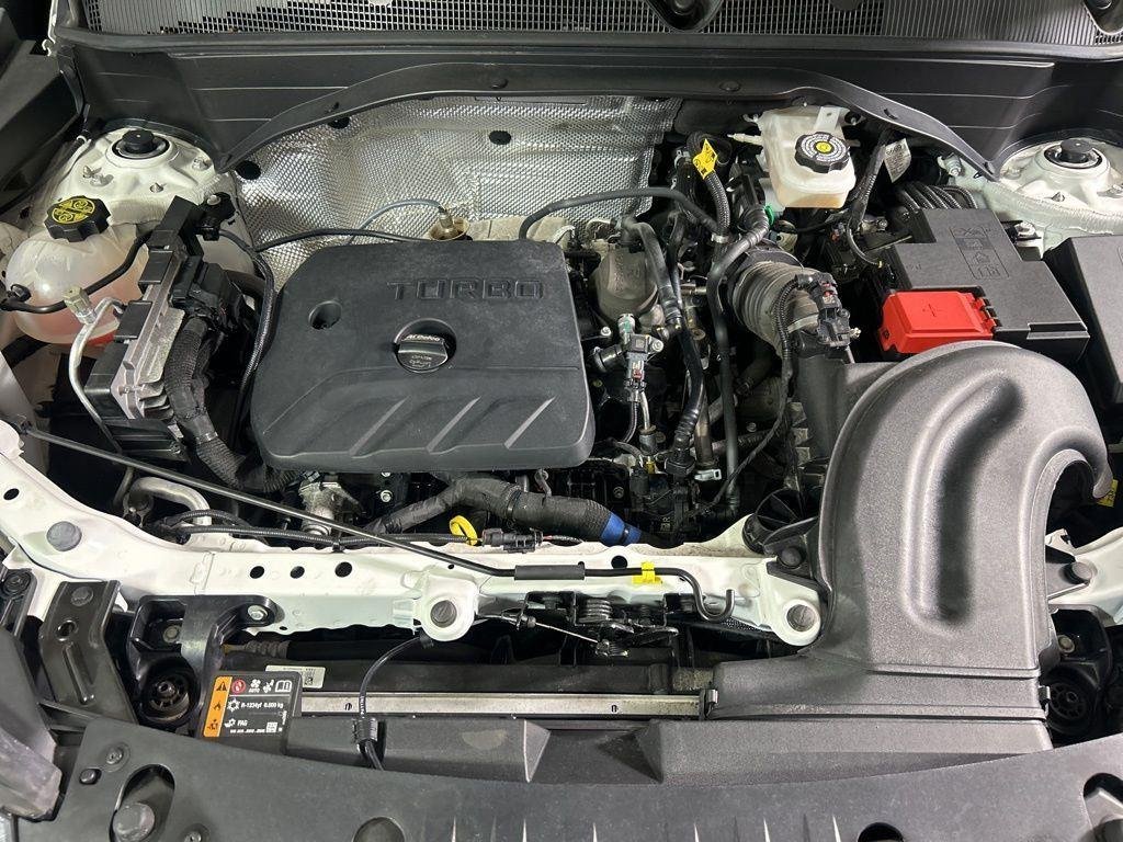 Used 2025 Summit White Chevrolet LT image 13