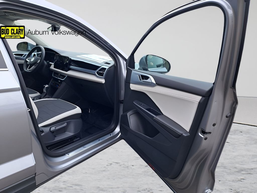 2025 Volkswagen Taos SE - Photo 18