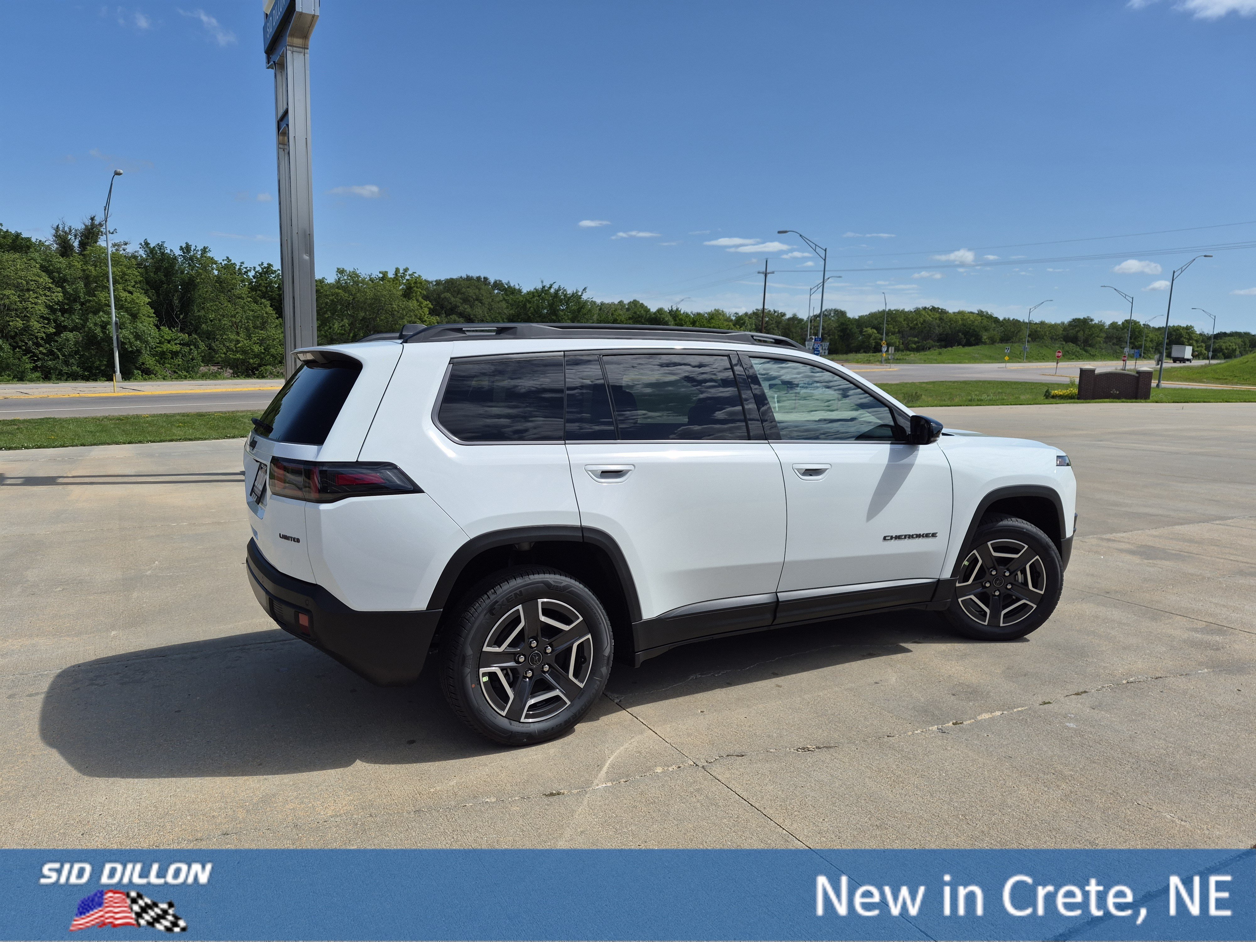 New 2026 Bright White Clear-Coat Exterior Paint Jeep Laredo image 15