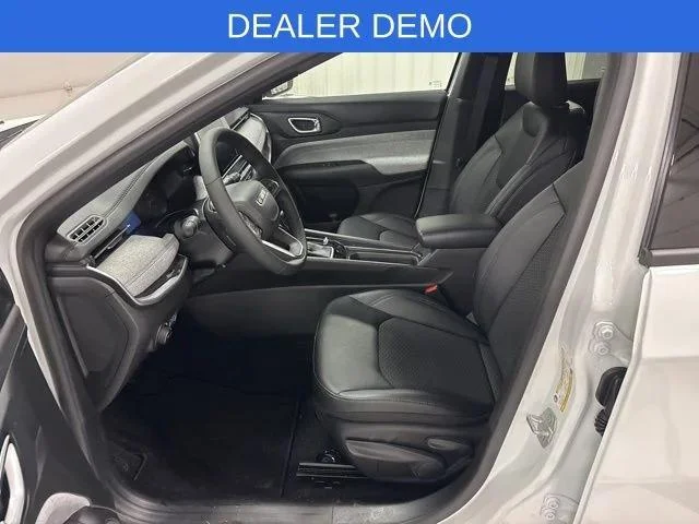 New 2026 Bright White Clear-Coat Exterior Paint Jeep Latitude image 6
