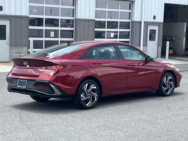Used 2025 Red Hyundai SEL Sport image 13