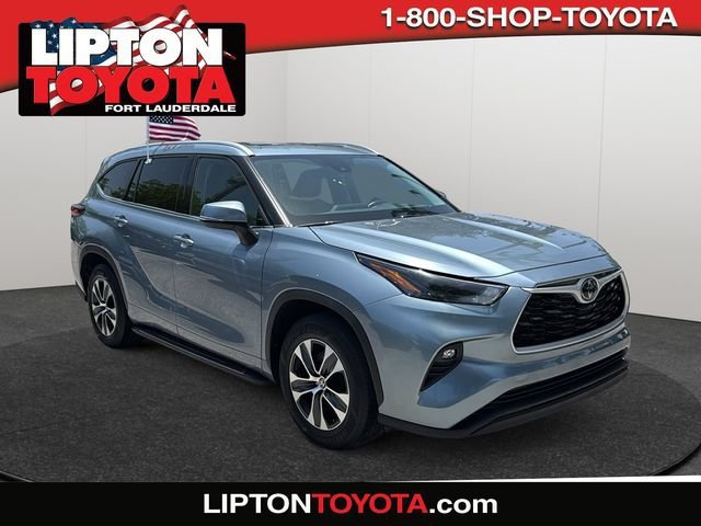 Used 2022 Moon Dust Toyota XLE image 1