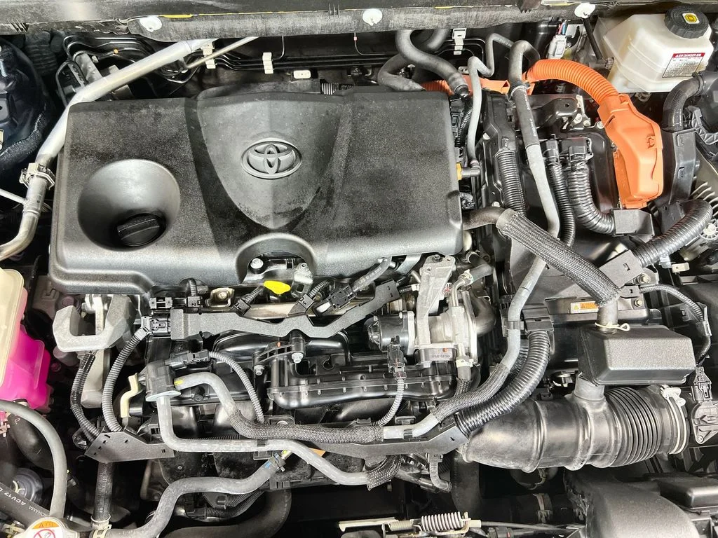 Used 2022  Toyota LE image 17