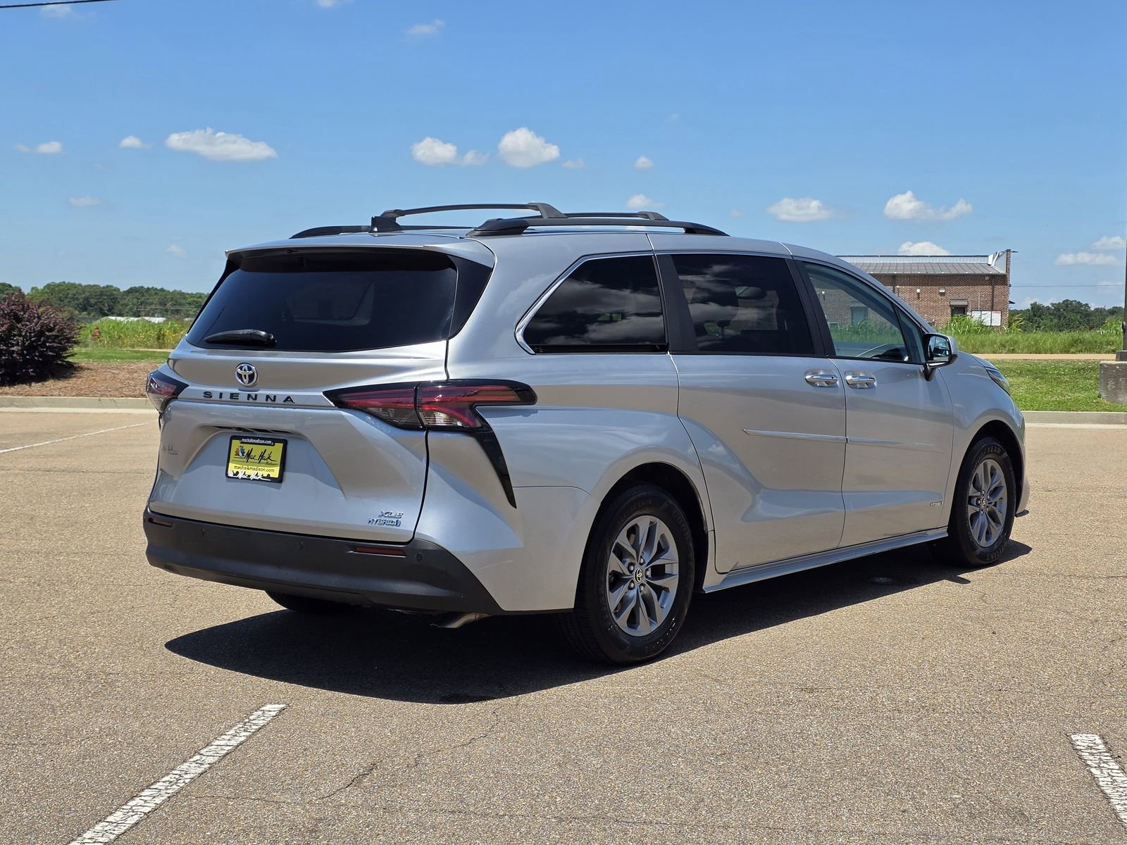 Used 2021 Silver Toyota XLE image 5