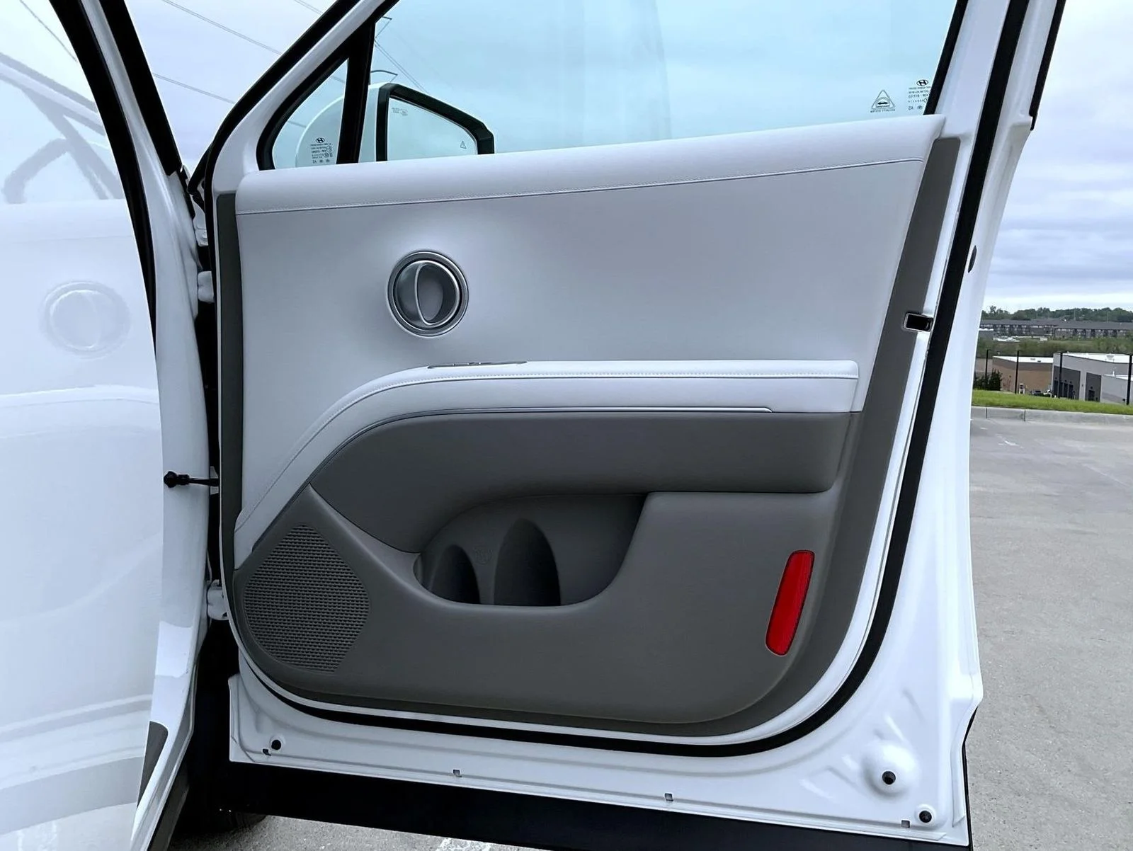 New 2026 White Hyundai SEL Premium image 17