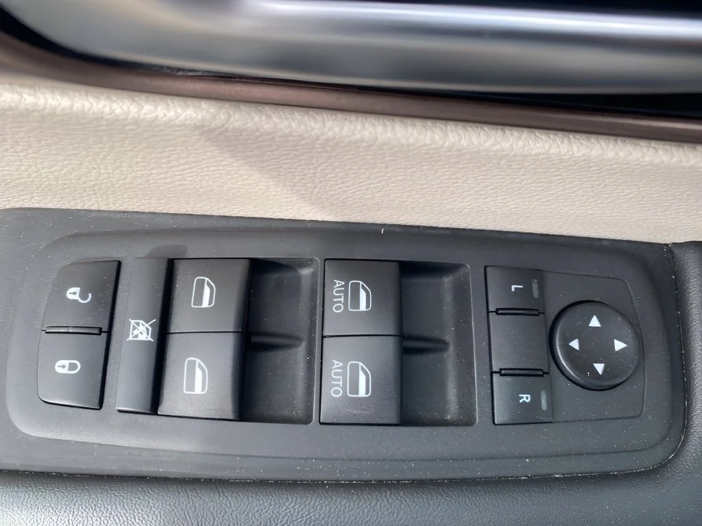 Used 2023 White Chrysler LX image 11