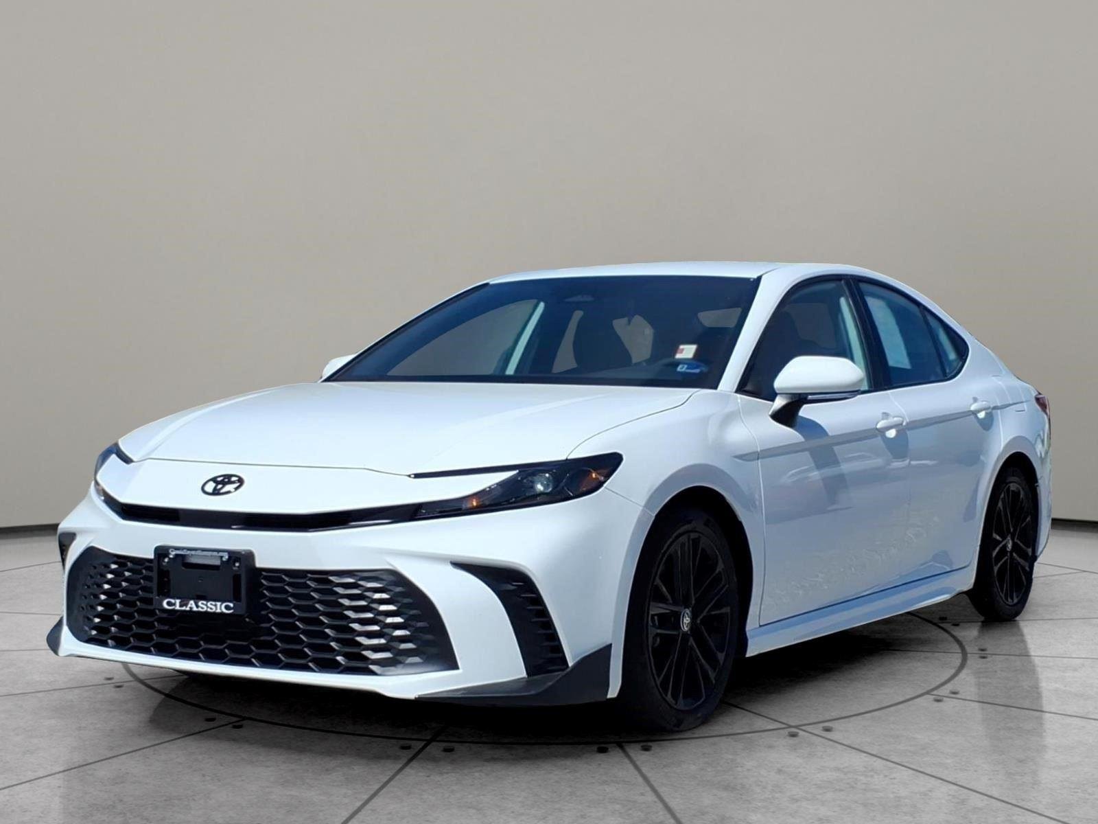 Used 2025 Ice Cap Toyota SE image 1