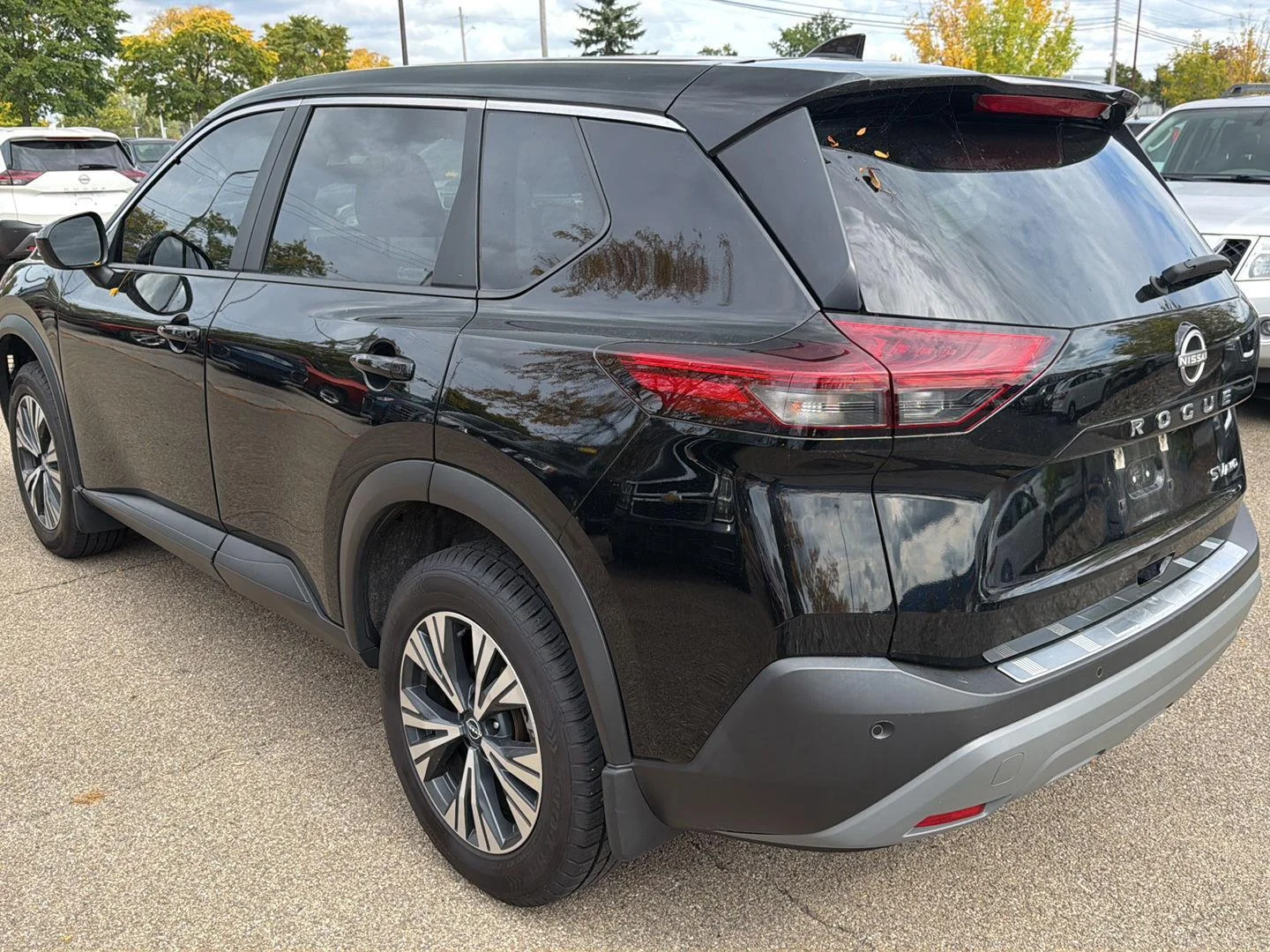 Used 2023 Super Black Nissan SV image 7