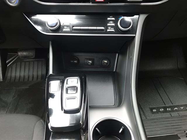 Used 2023 Red Hyundai SEL image 16