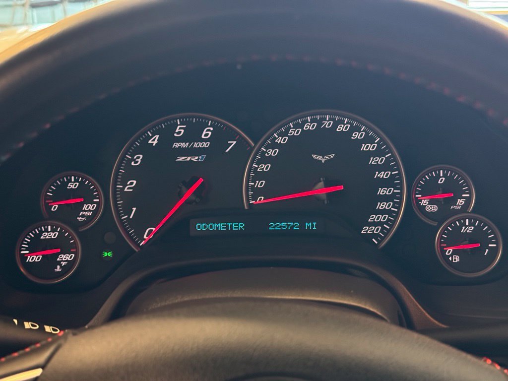 Used 2010 ARCTIC WHITE Chevrolet ZR1 w/1ZR image 23