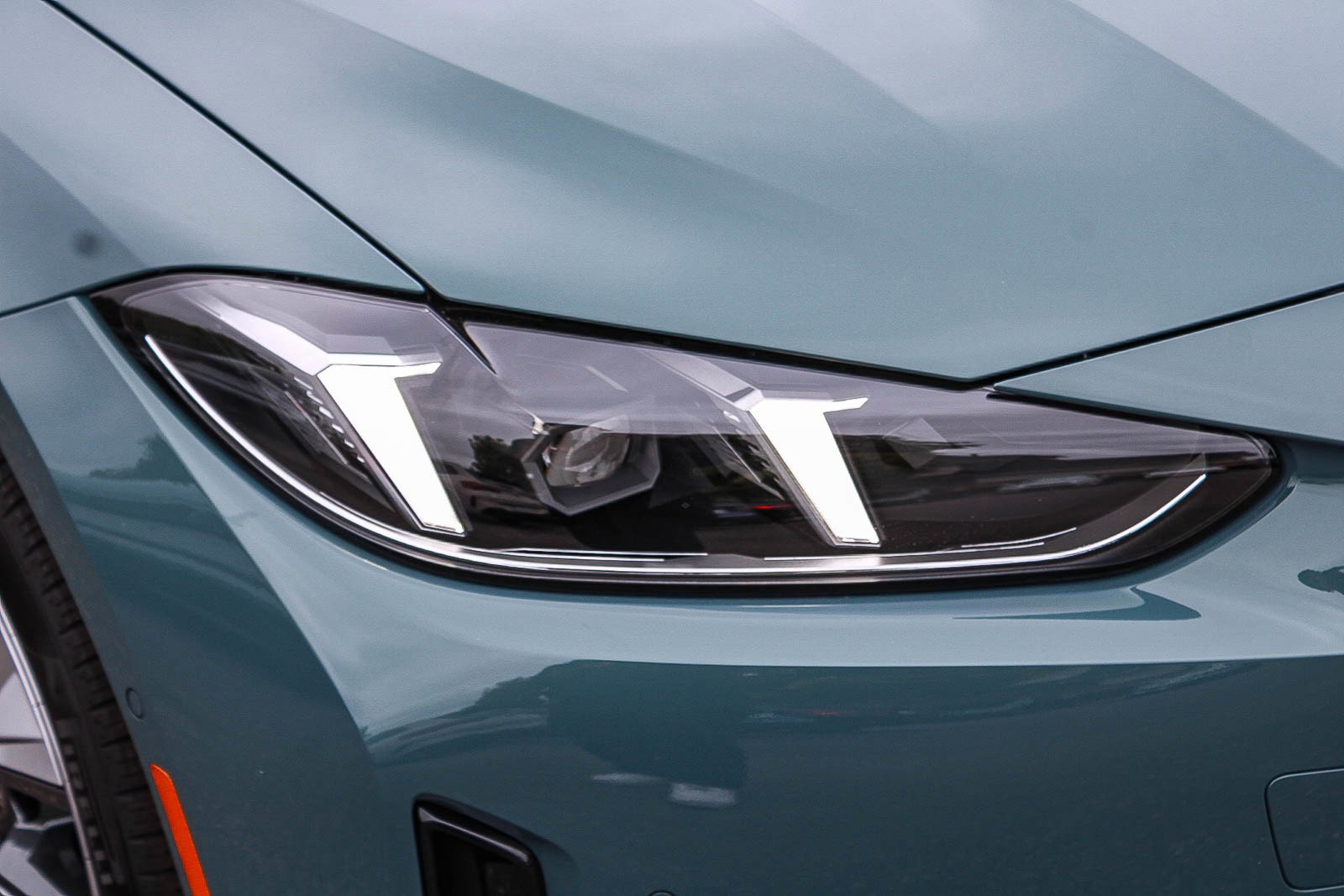 New 2026 Cape York Green Metallic BMW eDrive40 image 8