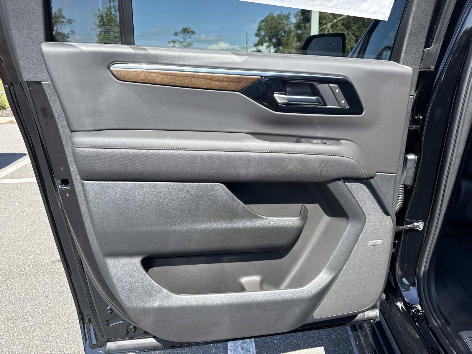 2026 Chevrolet Suburban High Country - Photo 9