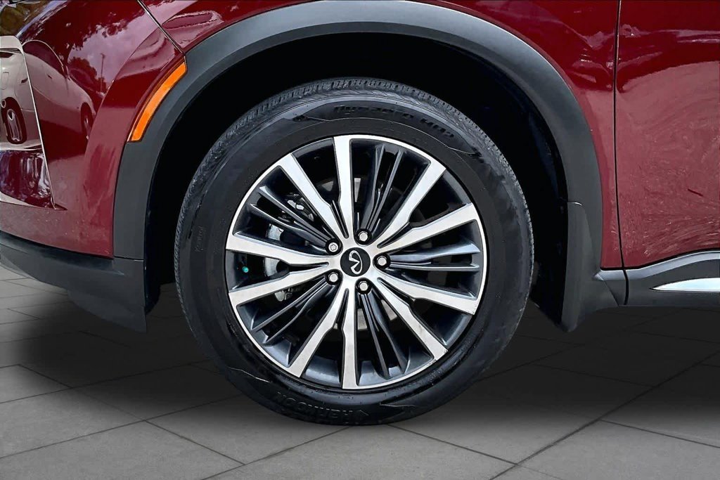 Used 2023 Red INFINITI Sensory image 11