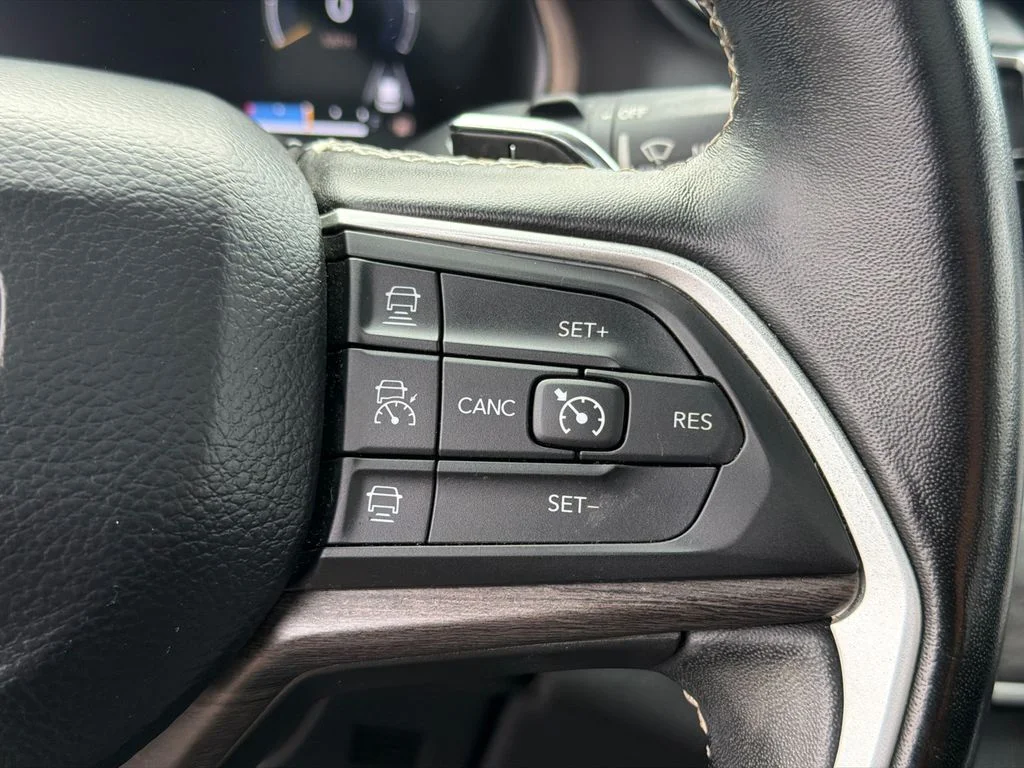 Used 2022 Gray Jeep Limited image 26