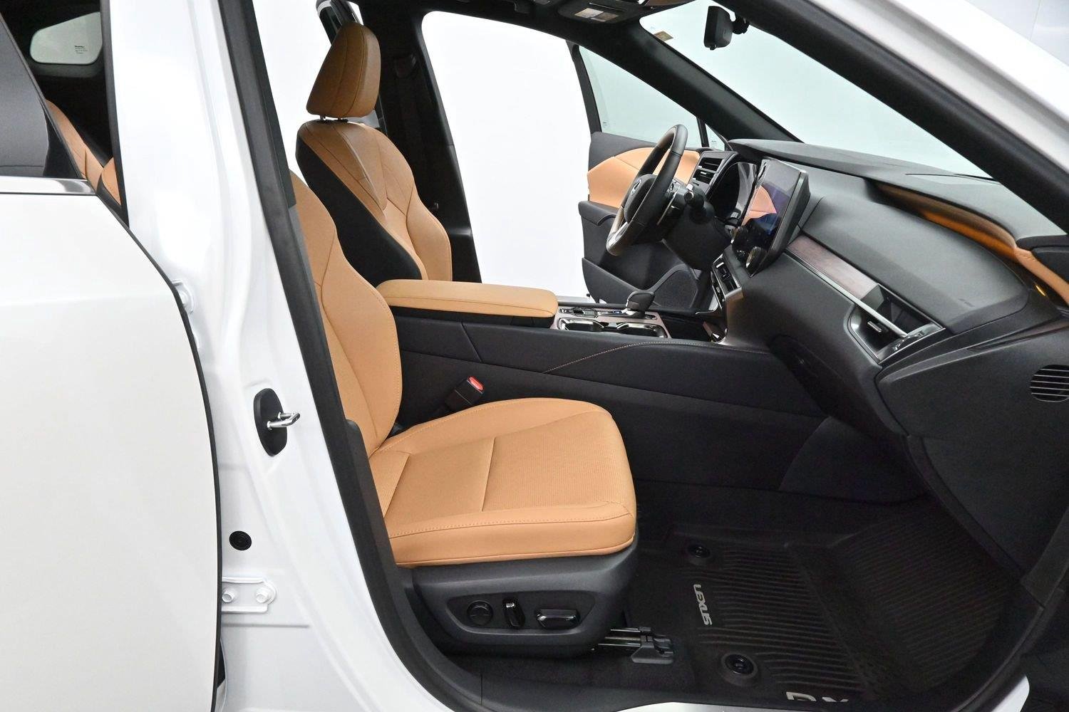 Used 2025 White Lexus RX 350 image 34