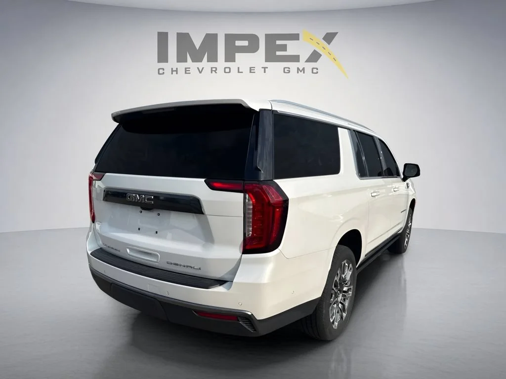 Used 2024 White Frost Tricoat GMC Denali Ultimate image 4