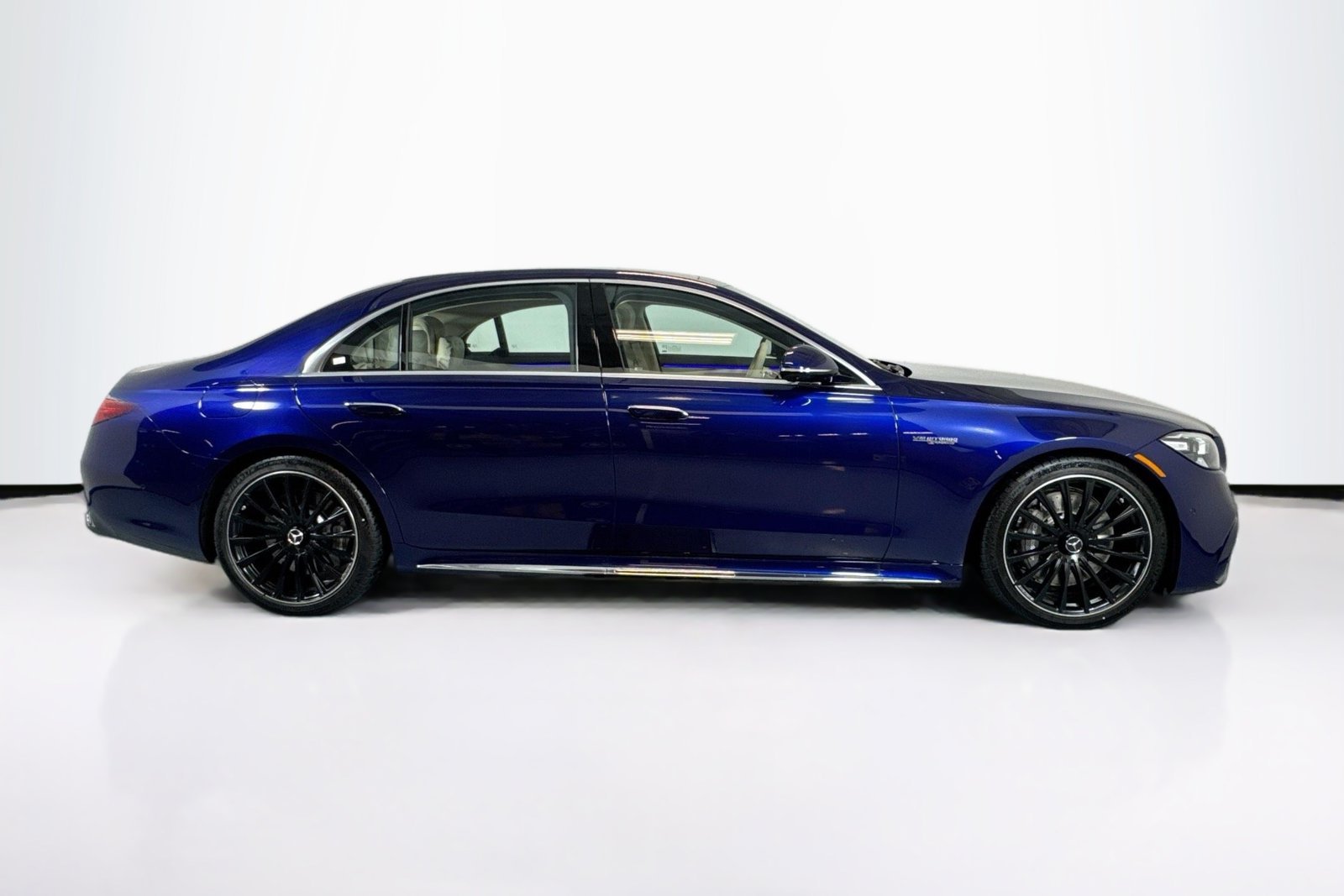New 2026 MANUFAKTUR Signature Mystic Blue Metallic Mercedes-Benz AMG® S 63 E image 4