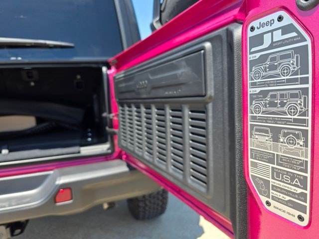 New 2026 Tuscadero Pearlcoat Jeep Rubicon image 11