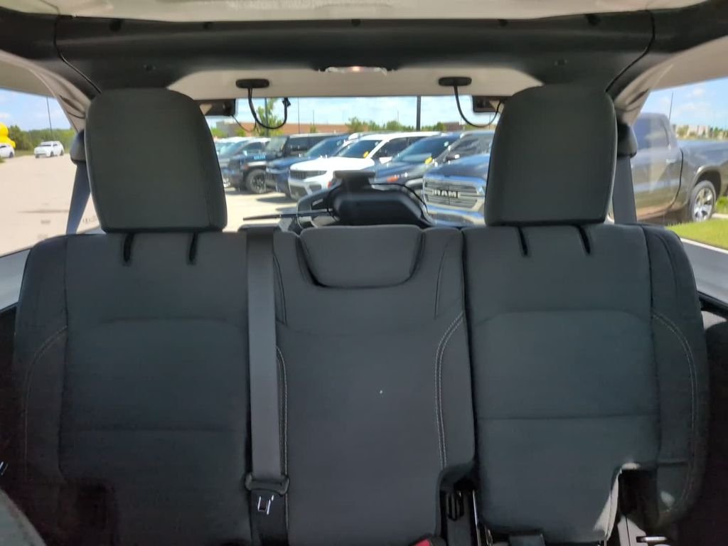 New 2026 Granite Crystal Metallic Clearcoat Jeep Sport image 26