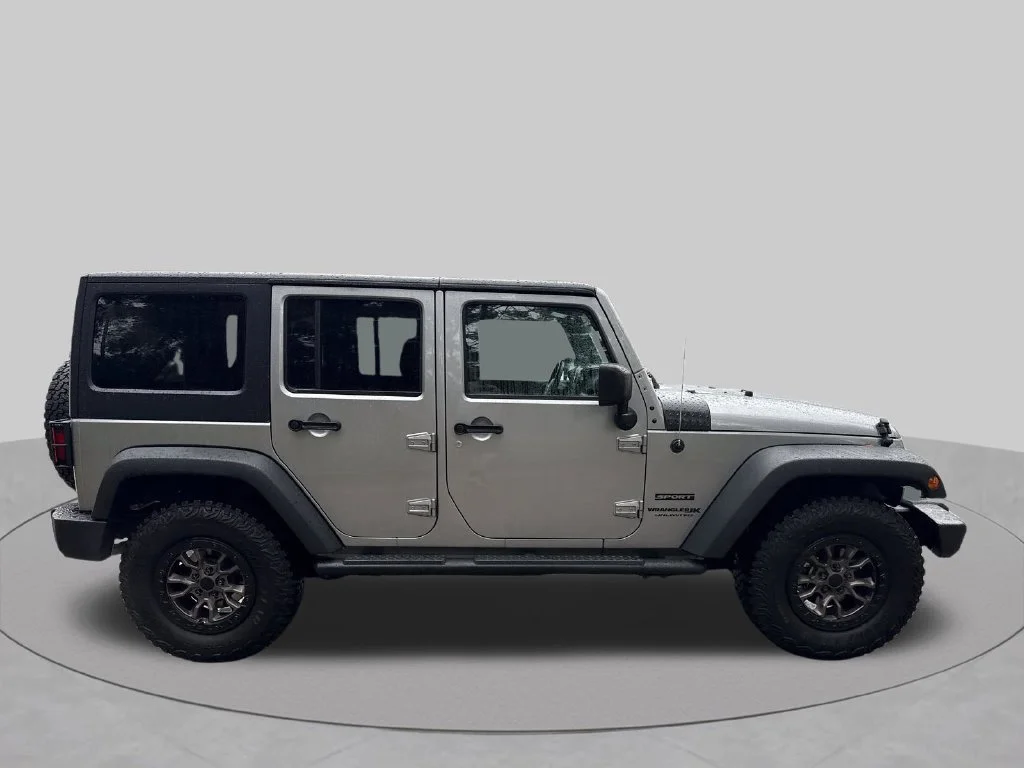 Used 2018 Silver Jeep Unlimited Sport image 7