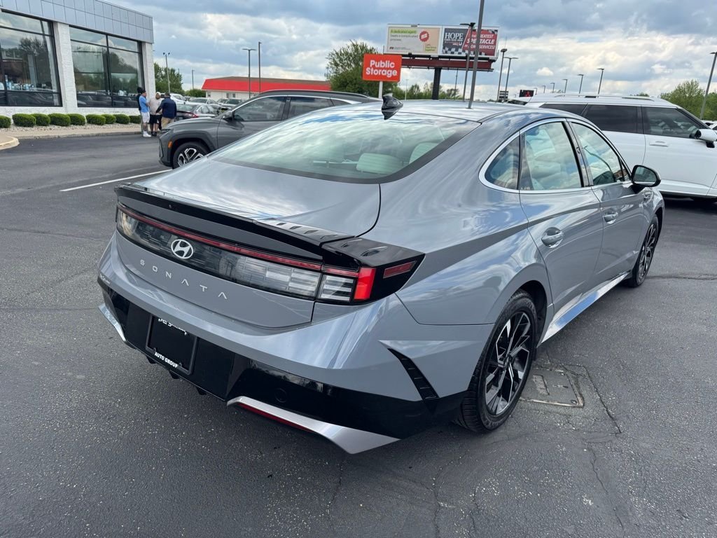 Used 2024 Blue Hyundai SEL image 7