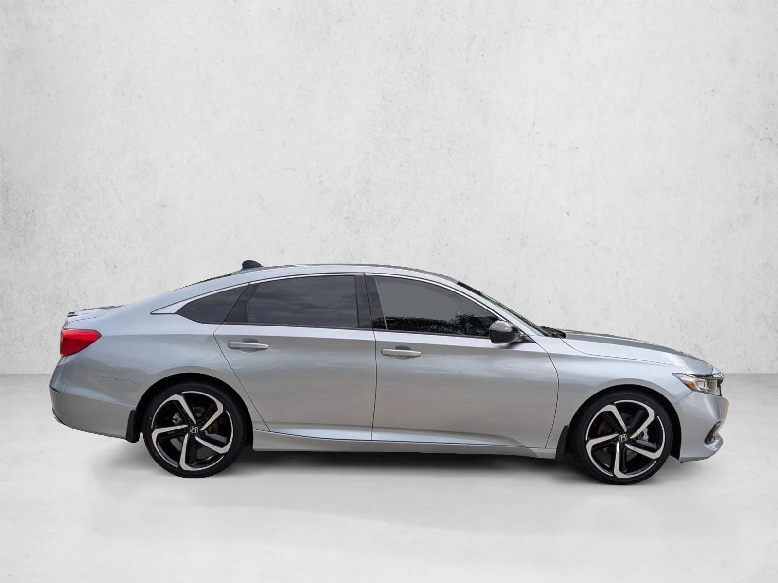 Used 2021 Lunar Silver Metallic Honda Sport SE image 4